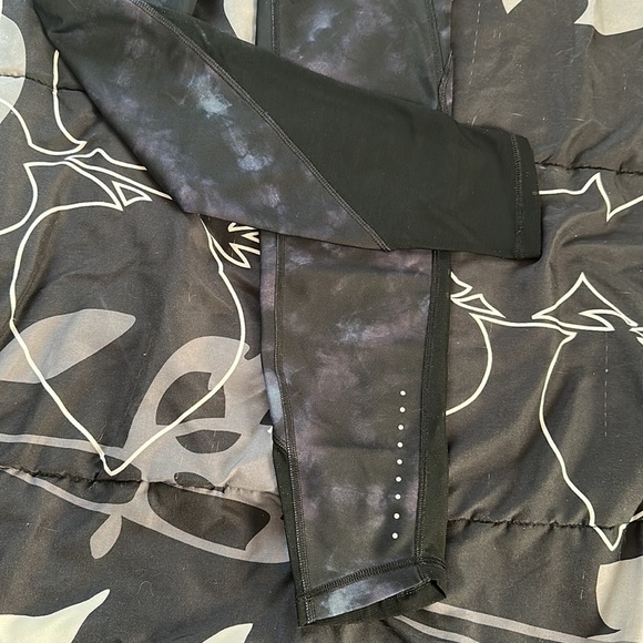 Old navy mesh paneled powersoft go dry zip pocket leggings space print - Picture 2 of 7